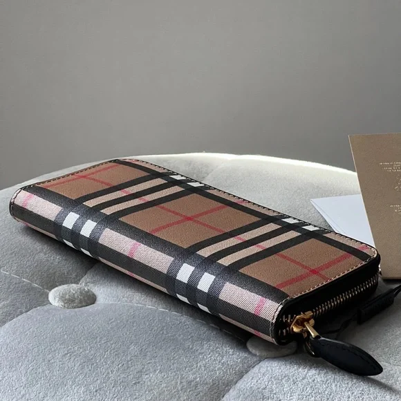 Burberry Vintage Check Zip Wallet
